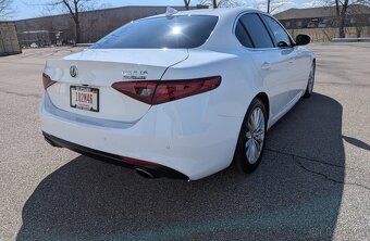 Alfa Romeo Giulia 2021 - 8