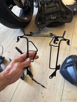 Predni cast z Yamaha Fz1N 06-13 - 8