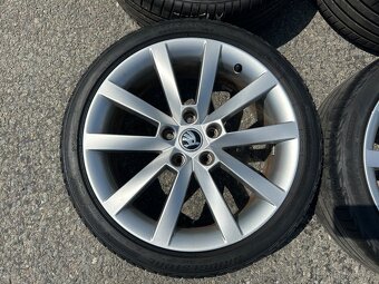 Original letni kola Skoda Alaris 5x112 7,5J ET51 225/40 R18 - 8