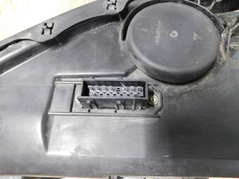 Citroen C6 pravé predné svetlo Bixenon rok 2007 - 8