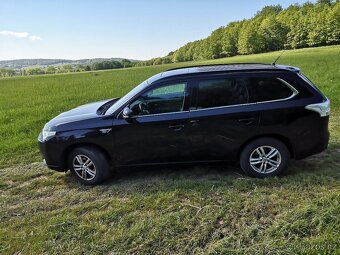 MITSUBISHI OUTLANDER PHEV HYBRID PLNÝ SERVIS - 8