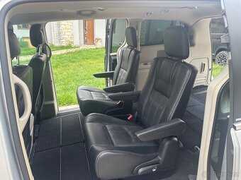 CHRYSLER TOWN & COUNTRY 3,6 L V6 211kw 118416km 7 míst 2012 - 8