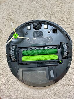 Robotický vysavač iRobot Roomba i7 / černá - 8