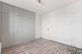 Pronájem bytu 2+kk 66 m², OV, Praha 9 – Vysočany - 8