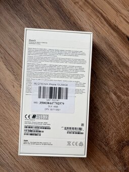iPhone 13 256 GB bílý - 8