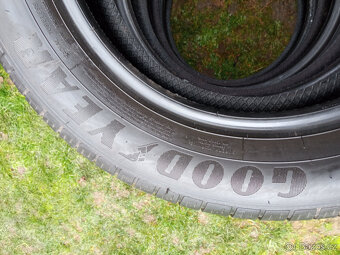 Zánovní letní pneumatiky Goodyear 215/60/17 8mm - 8