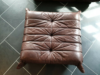 TOGO Ligne Roset Pohovky 2x 2místná + podnožka kožená hnědá - 8