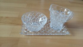 Skleněné a porcelánové vázy a doplňky - 8