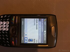 Palm Treo 750v s kolébkou a stylusem - 8