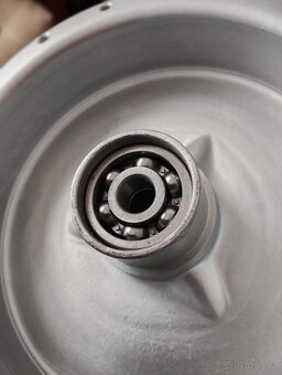 Prodám krásný střed kola Jawa pérák 250 Janeček 150mm - 8