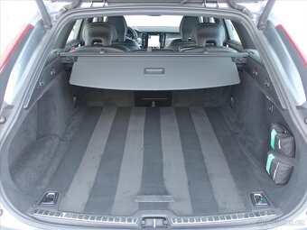 Volvo V90 2,0 T8 PHEV eAWD R-Design ČR 1.maj 16V eAWD 8A/T R - 8