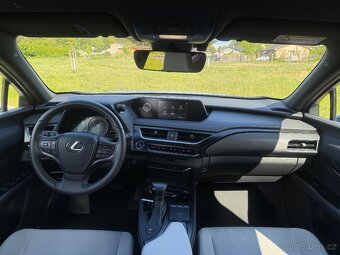 Lexus UX 250h, 2.0L Hybrid - 8