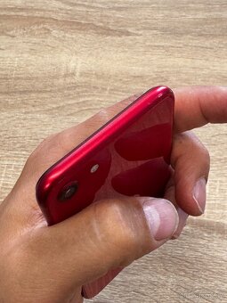 iPhone 8 64GB (nová baterie) - 8