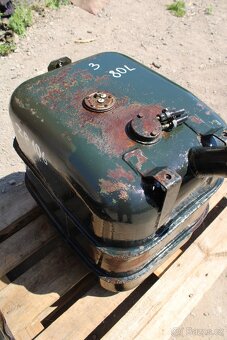 Zetor 7211 7745 a podobné nádrž - 8