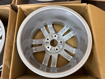 ORIGINÁLNÍ ALU KOLA AUDI Q7 4L 4L0601025B 8.5JX18H2 ET58 - 8