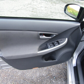 Toyota Prius 1,8i 73kw HYBRID, PLNÝ SERVIS TOYOTA, 121tkm - 8