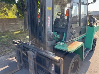 Vysokozdvižný vozík značky Mitsubishi FD70, nosnost 7 t - 8