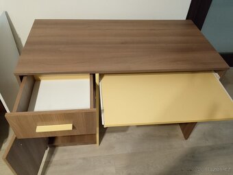 Dětský psací stůl s nástěnnou policí - 8