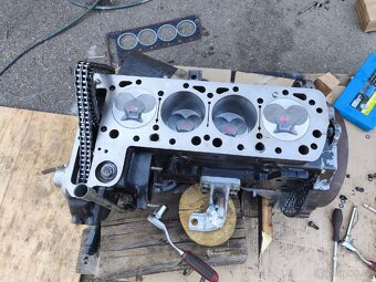 Kajutový motorový člun 7m x 2,5 - 8