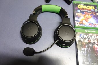 Prodám Xbox Series X 1TB+7 her - 8