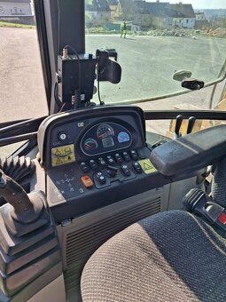 Rýpadlo - nakladač CAT 444F - 8