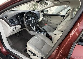 Volvo V40 Cross Country Momentum,1596 cm3, 132kW - 8