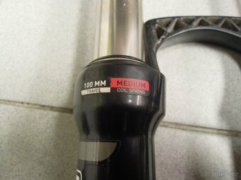 odpružená vidlice RockShox - 8