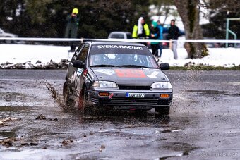 Závodní Suzuki Swift GTI na rally - 8