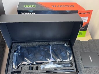 Kompletně nová GIGABYTE GeForce RTX 5090 GAMING OC 32G - 8
