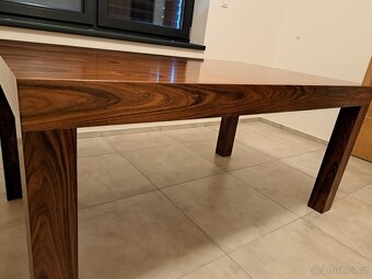 Jídelní stůl masiv - 8