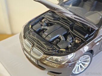 BMW M5 E60 1:18 Kyosho - 8