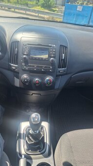 Hyundai i30 1,4 16v 80kw najeto 76000km - 8
