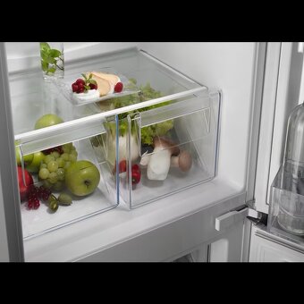 AEG Vestavná chladnička s mrazákem 6000 TwinTech Nofrost - 8