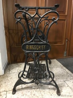 Litinové podstavce ze šicích strojů - 8