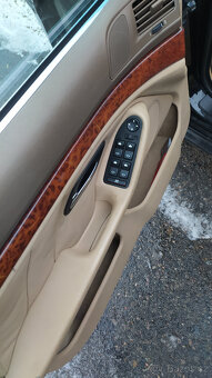BMW 520i - 8