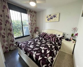 Vila s terasou a bazénem, Španělsko - 8