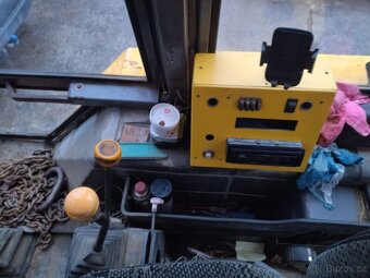 Traktorbagr JCB - 8