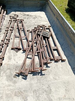 Trubkové lešení a žabky a stojky, hakyna - 8