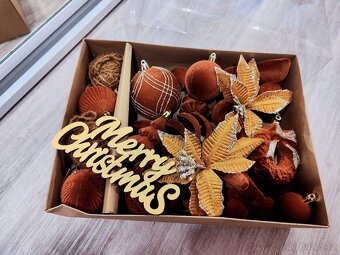 Luxusní sametové/flokované ozdoby, různé barvy, velká sada - 8