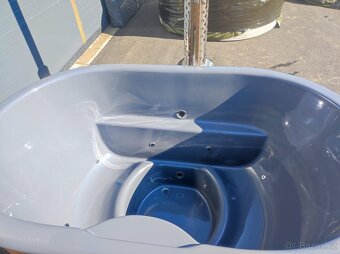 Horký sud pro dva - 8