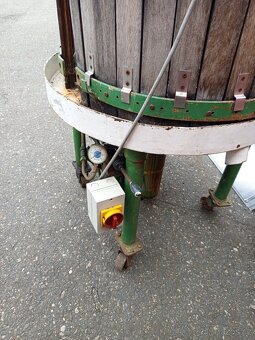 Velký hydraulický lis na ovoce - 8