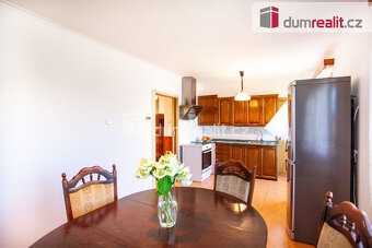 K prodeji, soubor nemovitostí: podsklepený RD 4+1 s autodíln - 8