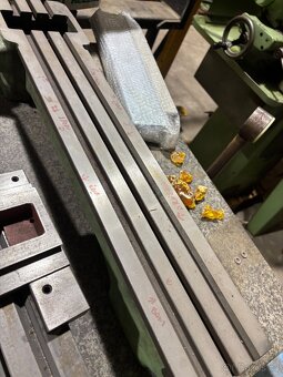 Prodám dílce k soustruhu MN 80 - 8