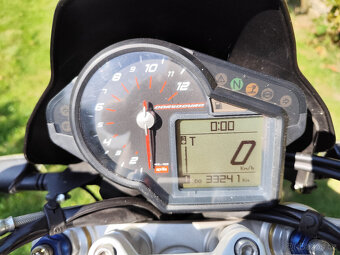 Aprilia Dorsoduro 750 - 8