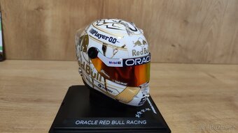 Max Verstappen - Majstrovská helma + podpis karta 1:4 - 8