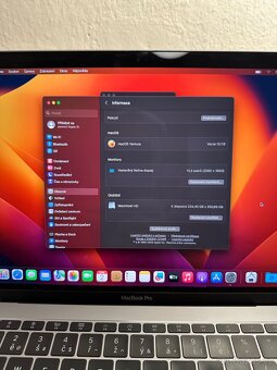Apple MacBook Pro 13” 2017 256 GB Intel i5 8GB RAM - 8