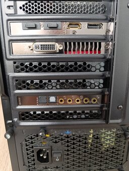 Herní stolní počítač Corsair vč. 3 disků - perfektní stav - 8