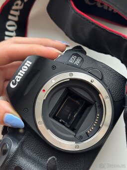 Canon EOS 700D – téměř nepoužitý set s 2 objektivy, filtrem - 8