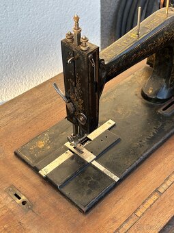 Historický šicí stroj Frister & Rossmann – kompletní - 8