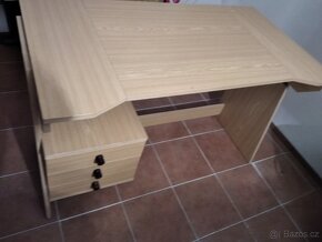 Prodám pěkný, málo používaní psací stůl - 8